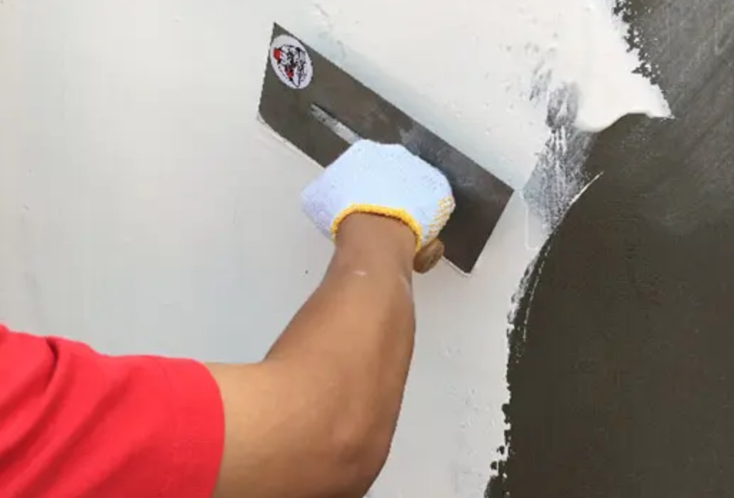 刮瓷就是瓷面的漆料，而漆料怎么可能不含有甲醛呢？