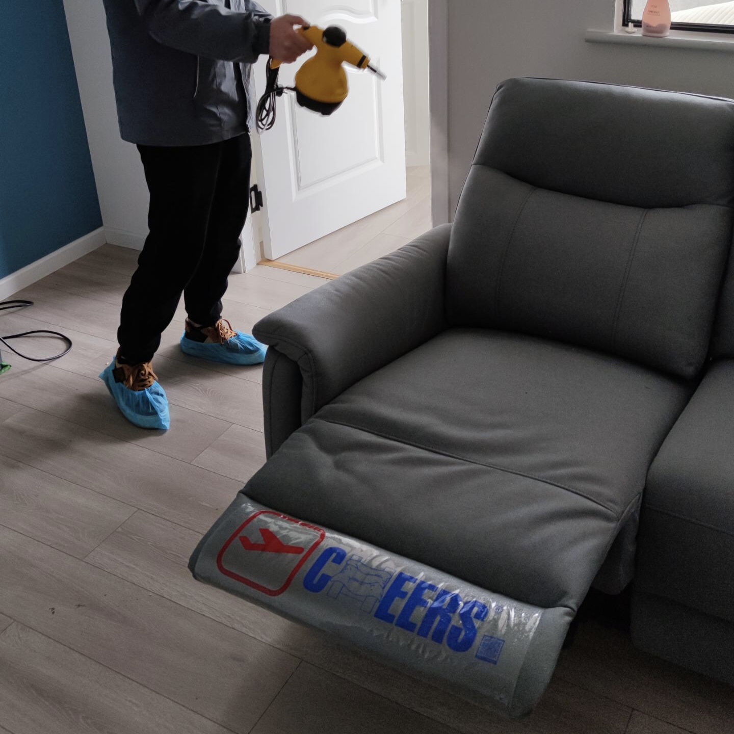 皮沙發(fā)味道很大怎么辦