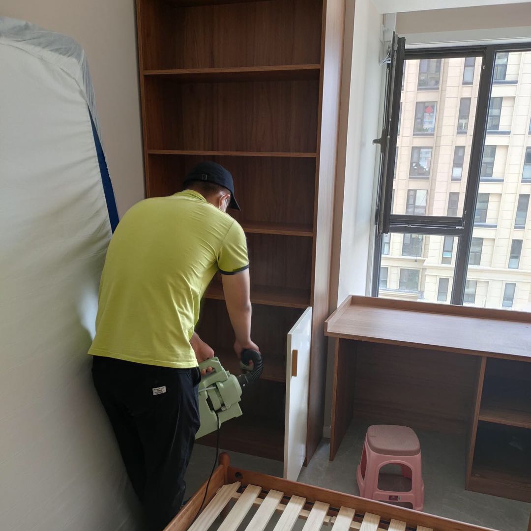 很多人都喜歡使用通風(fēng)法進(jìn)行除醛