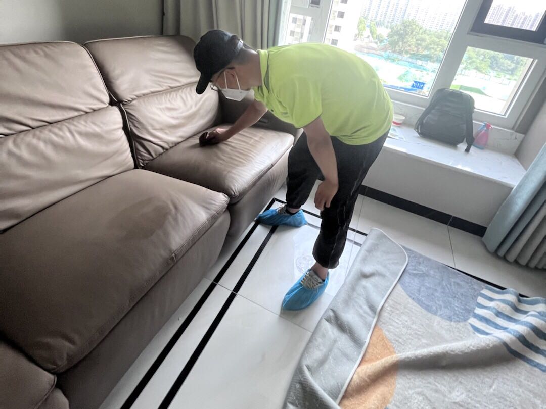 去除皮沙發(fā)味道的辦法？